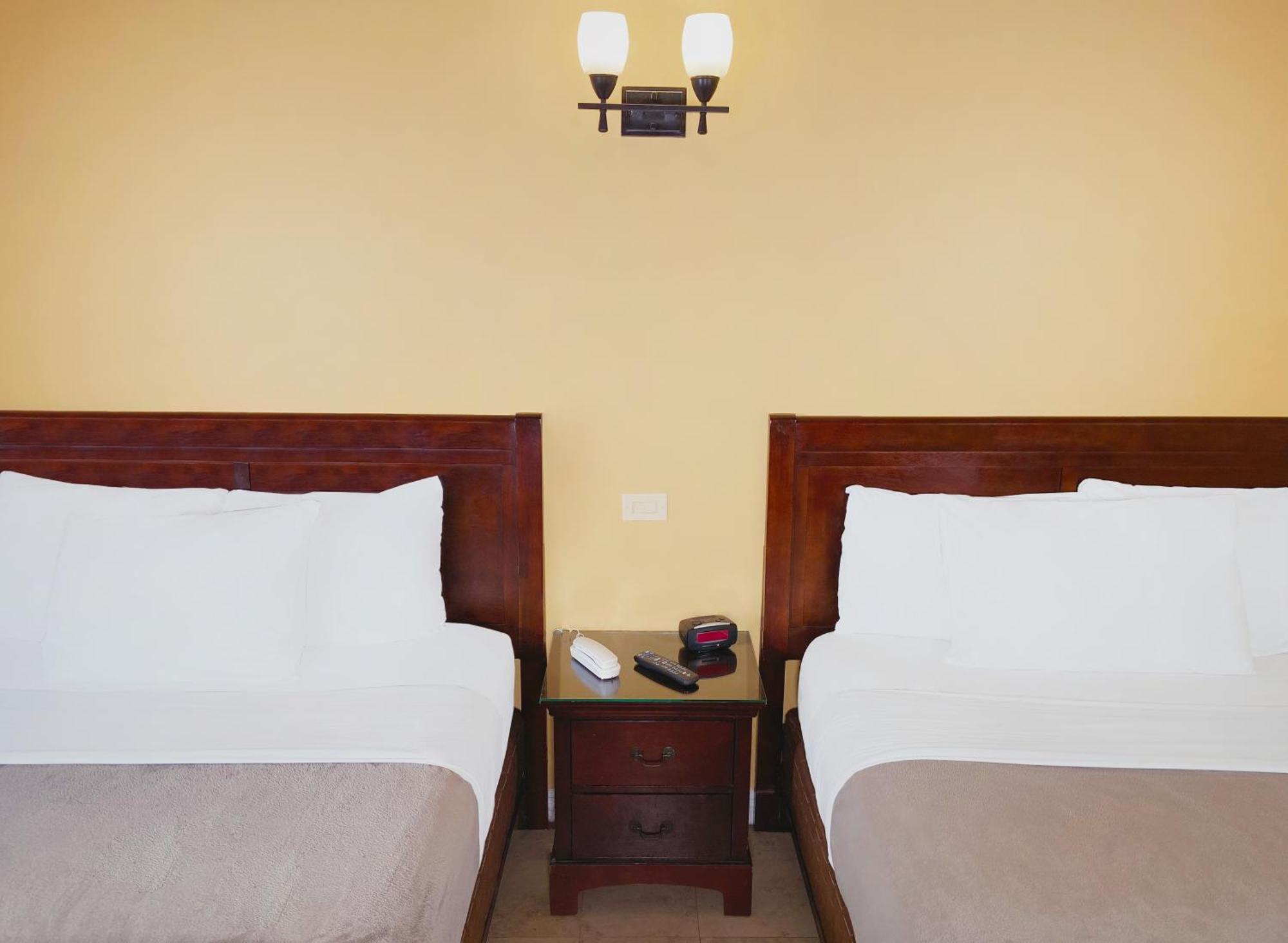Standard Queen Room Two Queen Beds,1541445895:JPEG